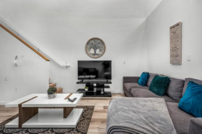 1-Bedroom Lofts in Hollywood Modern Design, Balcony, Parking & Hollywood Sign